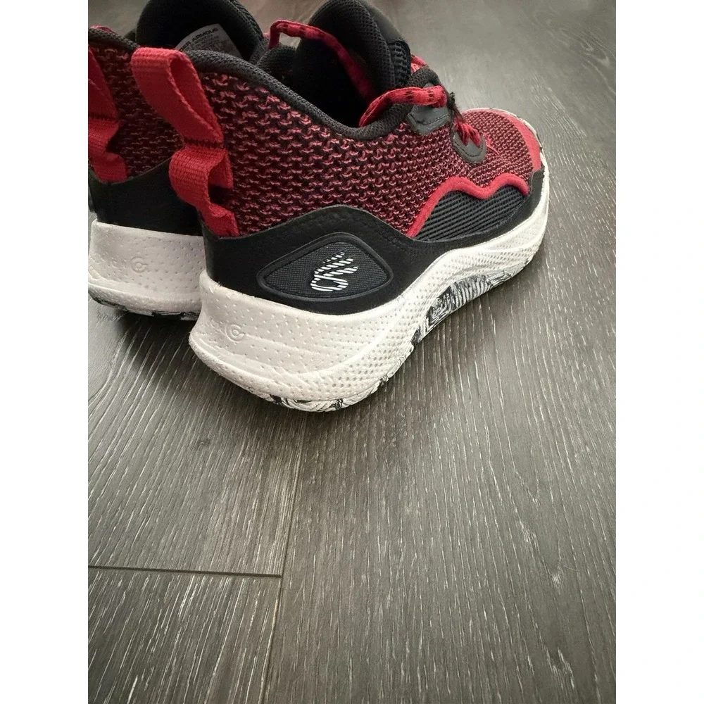Under Armour Curry 3Z 25 SDE Youth 4 Red Black Basketball Shoes